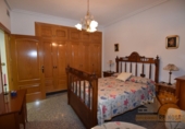 Дом с участком на продажу в городе Molina de Segura. Фото