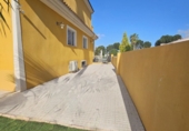 Отдельно стоящий дом с участком на продажу в городе Molina de Segura. Фото