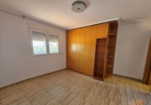 Отдельно стоящий дом с участком на продажу в городе Molina de Segura. Фото