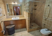 Отдельно стоящий дом с участком на продажу в городе Molina de Segura. Фото