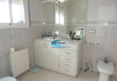 Отдельно стоящий дом с участком на продажу в городе Santa Eulàlia de Ronçana. Фото