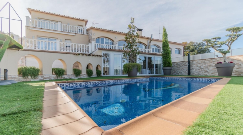 Gerona - Льягостера - 460m2