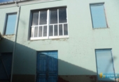 Дом с участком на продажу в городе Nistal. Фото