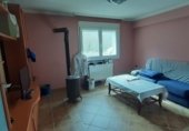 Отдельно стоящий дом с участком на продажу в городе Rasines. Фото