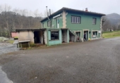 Отдельно стоящий дом с участком на продажу в городе Rasines. Фото