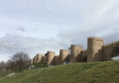 Дом с участком на продажу в городе Maello Фото