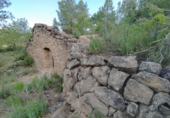 Отдельно стоящий дом с участком на продажу в городе Cervià de les Garrigues. Фото