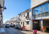 Дом с участком на продажу в городе Cartaya. Фото