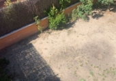 Отдельно стоящий дом с участком на продажу в городе El Molar. Фото