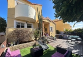 Дом с участком на продажу в городе Cambrils. Фото