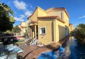 Дом с участком на продажу в городе Cambrils. Фото