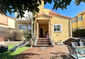 Дом с участком на продажу в городе Cambrils. Фото