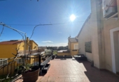 Дом с участком на продажу в городе Cambrils. Фото