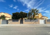 Дом с участком на продажу в городе Cambrils. Фото