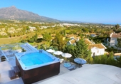 Vil·la amb terreny en venda a Marbella ref.: TR25612 foto