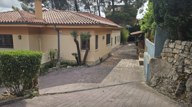 Barcelona - Corbera de Llobregat - 1850m2