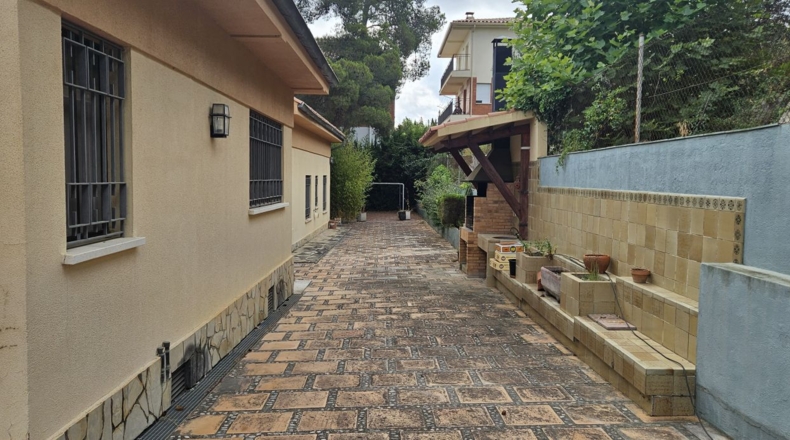 Barcelona - Corbera de Llobregat - 1850m2