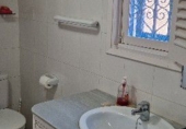 Загородный дом с участком на продажу в городе Мохакар. Фото