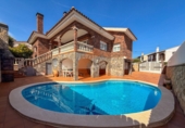 Дом с участком на продажу в городе el Vendrell. Фото