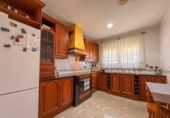 Дом с участком на продажу в городе el Vendrell. Фото