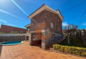 Дом с участком на продажу в городе el Vendrell. Фото