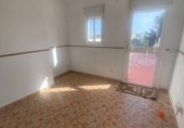 Дом с участком на продажу в городе Tomares. Фото