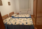 Отдельно стоящий дом с участком на продажу в городе Santa Ana. Фото