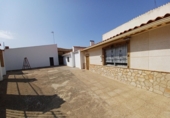 Chalet independiente con terreno en venta en Minaya ref: TR204576 foto
