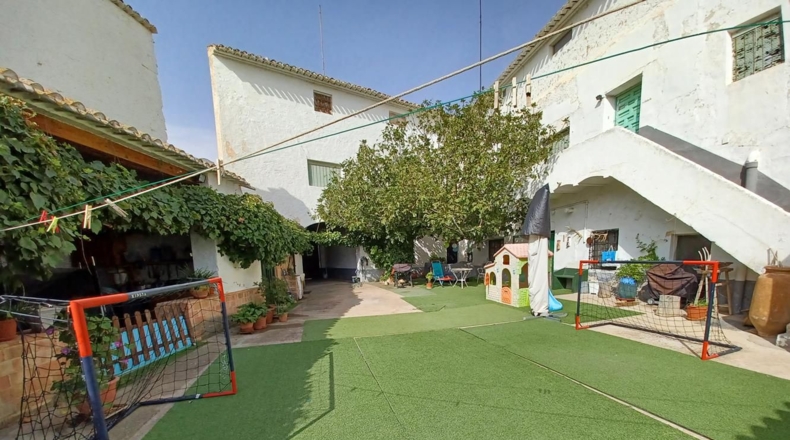 Albacete - La Roda - 608m2