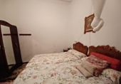 Отдельно стоящий дом с участком на продажу в городе La Roda. Фото