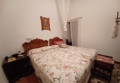 Отдельно стоящий дом с участком на продажу в городе La Roda. Фото