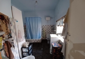 Отдельно стоящий дом с участком на продажу в городе La Roda. Фото