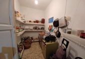 Отдельно стоящий дом с участком на продажу в городе La Roda. Фото