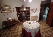 Отдельно стоящий дом с участком на продажу в городе La Roda. Фото