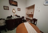 Отдельно стоящий дом с участком на продажу в городе La Roda. Фото