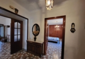 Отдельно стоящий дом с участком на продажу в городе Casas de Benítez. Фото