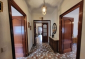 Отдельно стоящий дом с участком на продажу в городе Casas de Benítez. Фото