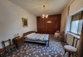 Отдельно стоящий дом с участком на продажу в городе Casas de Benítez. Фото