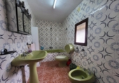 Отдельно стоящий дом с участком на продажу в городе Casas de Benítez. Фото