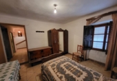 Отдельно стоящий дом с участком на продажу в городе Casas de Benítez. Фото