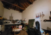 Отдельно стоящий дом с участком на продажу в городе Casas de Benítez. Фото