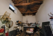 Отдельно стоящий дом с участком на продажу в городе Casas de Benítez. Фото