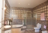 Chalet independiente con terreno en venta en Loja ref: TR80883 foto