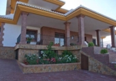 Chalet independiente con terreno en venta en Loja ref: TR80883 foto