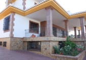 Chalet independiente con terreno en venta en Loja ref: TR80883 foto