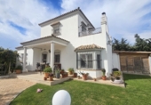 Xalet independent amb terreny en venda a Chiclana de la Frontera ref.: TR370475 foto