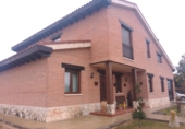 Chalet independiente con terreno en venta en Quintana del Puente ref: TR253063 foto