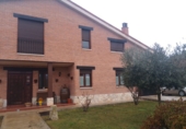 Chalet independiente con terreno en venta en Quintana del Puente ref: TR253063 foto