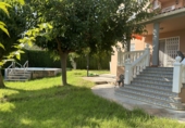 Отдельно стоящий дом с участком на продажу в городе Algímia d'Alfara. Фото
