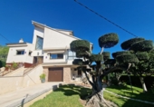 Дом с участком на продажу в городе Calafell. Фото